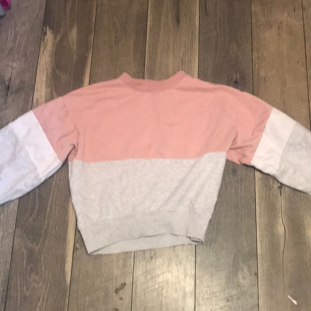 sweater w/ puffed sleeves